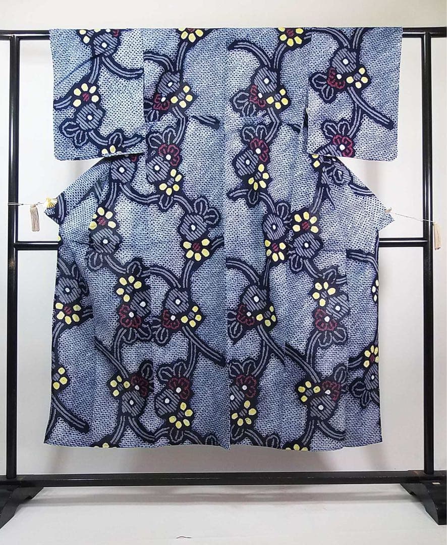 美品　有松絞り浴衣　花文様　蜘蛛絞り　藍染　夏にぴったりの涼やか浴衣　SS寸