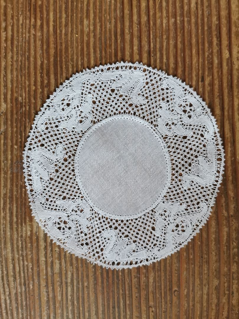 アンティーク ベルギー 透かしボビン編みレースドイリー 4羽の白鳥 フランダース