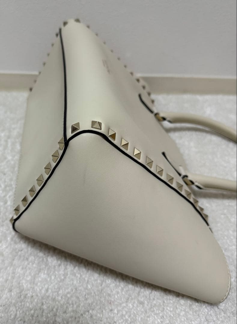 V*様 ヴァレンティノ　ロックスタッズ　バッグ　ハンドバッグ
