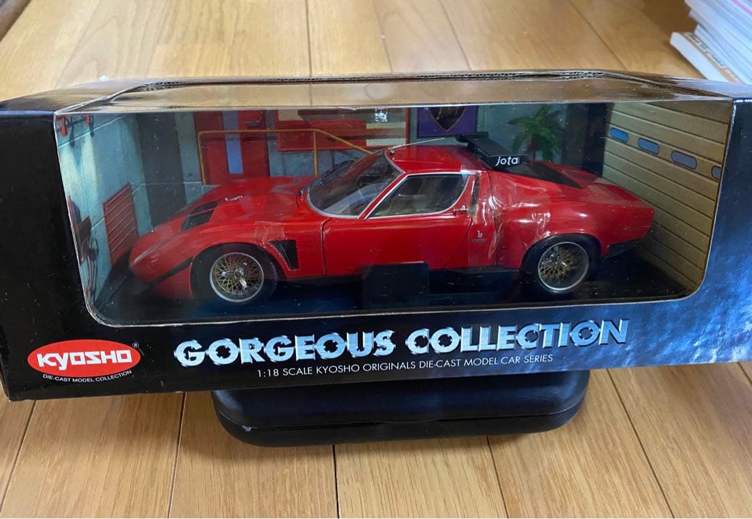 ランボルギーニイオタ　1/18