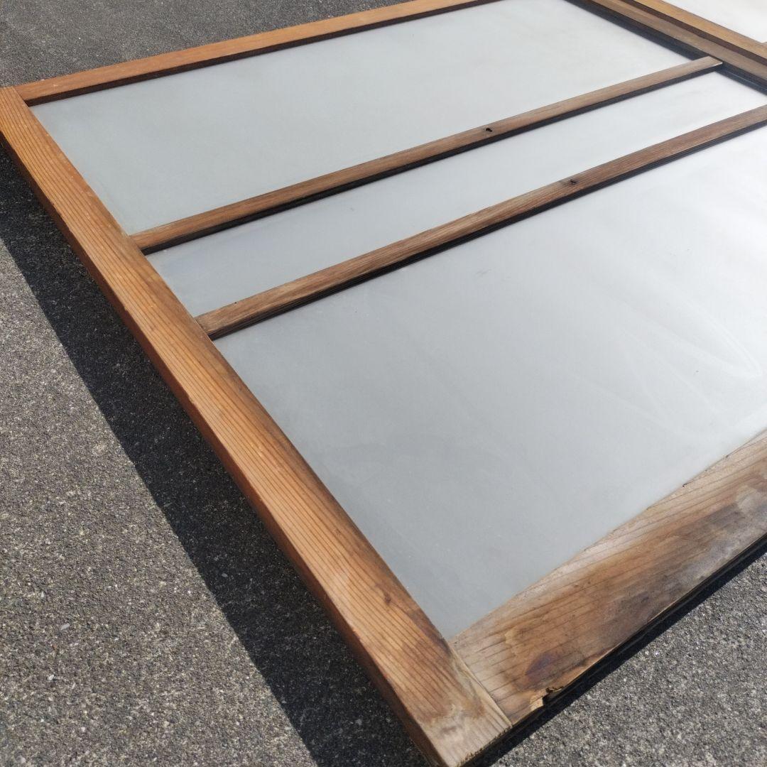 古民家　木枠窓　レトロ　窓ガラス　窓枠　建具