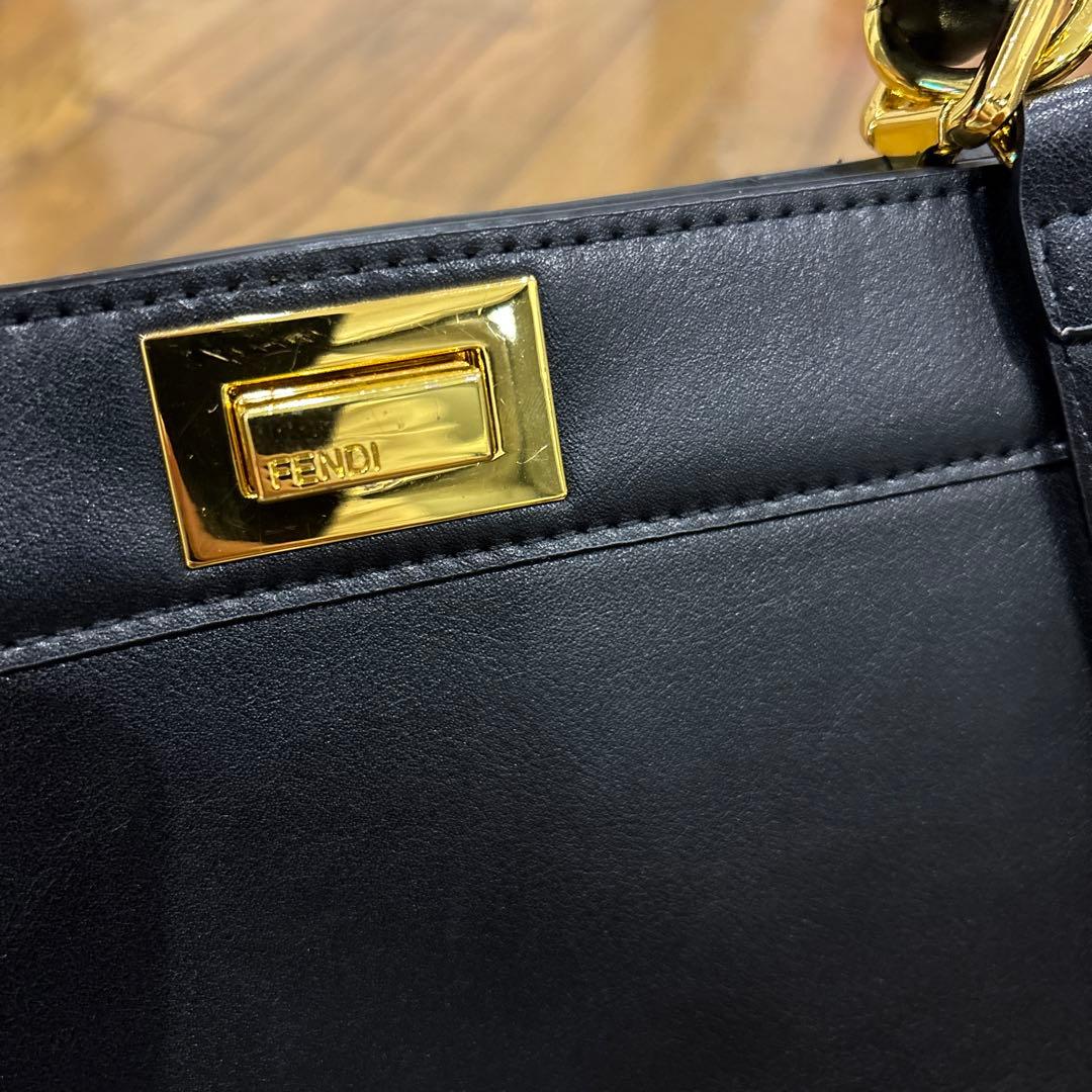 新品！レザー ハンドバッグ！ブラック×ゴールド！