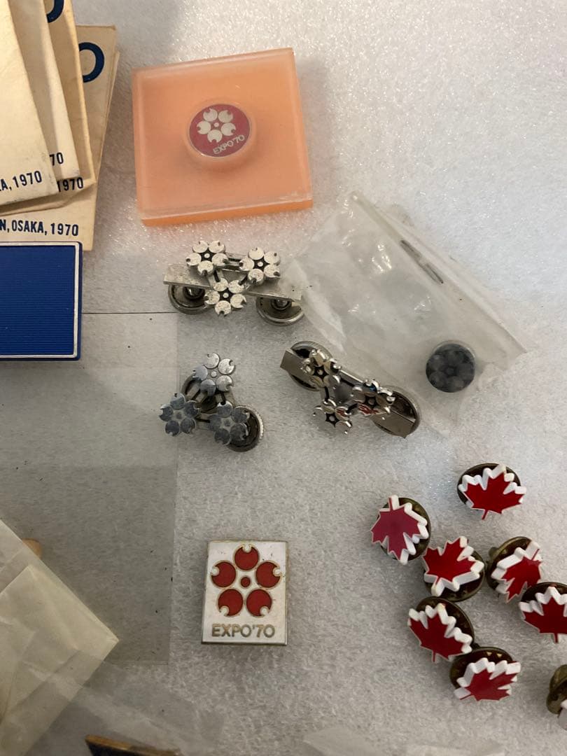 昭和レトロ　ＥＸＰＯ’７０　大阪万博 バッジ　海外パビリオン他（38点）