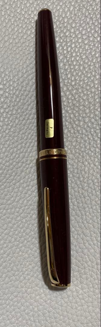 ペン先はF（細字）です。 本体に「F Germany」のシールが残っています。