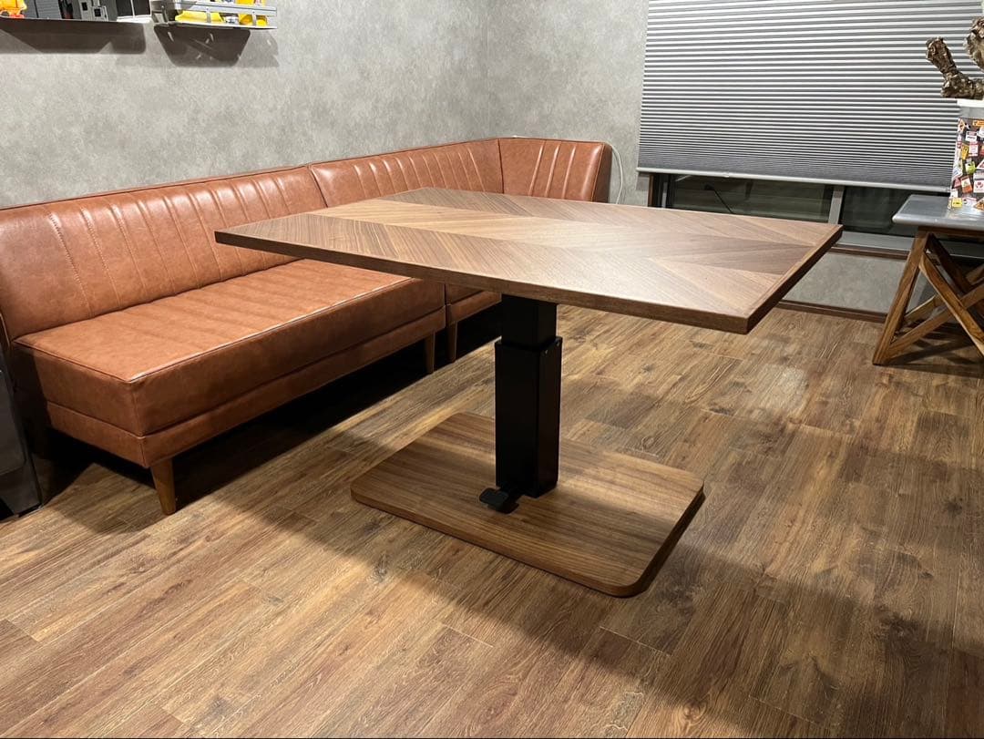 ☆ヘリンボーン柄昇降式テーブル☆