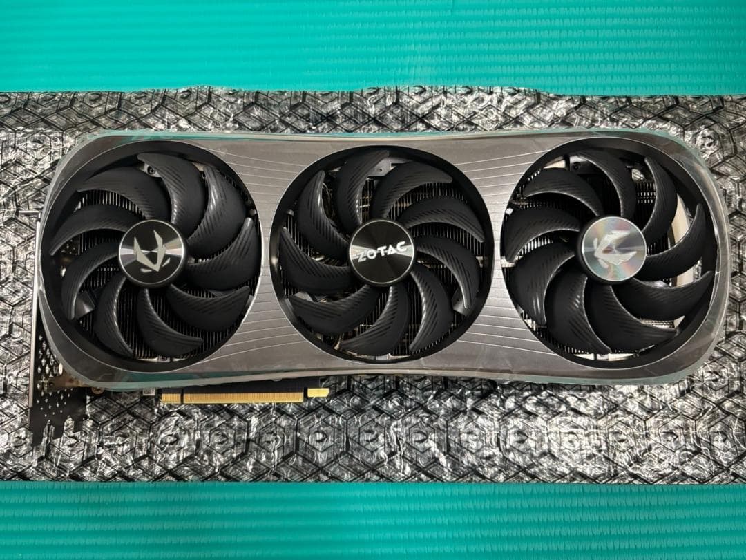 ZOTAC RTX 4070Ti AMP Extreme AIRO+おまけ