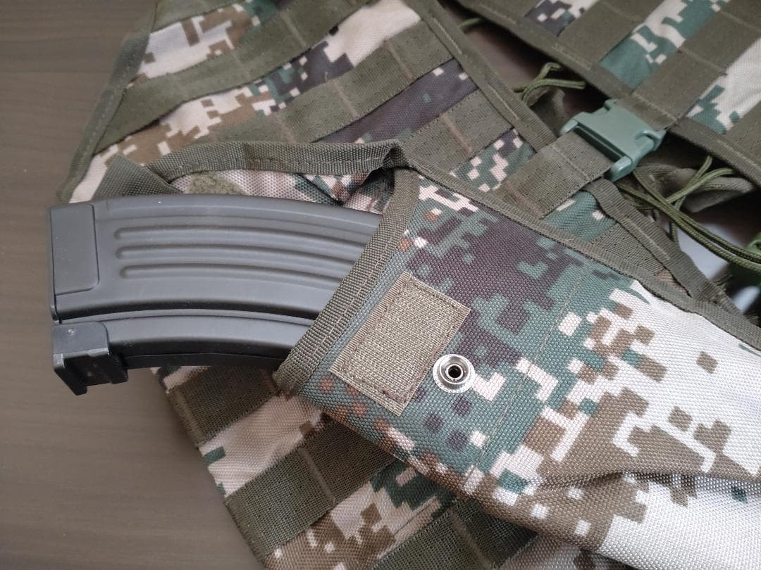 未使用　中国軍　06式　デジタル迷彩　タクティカルベスト　マガジンポーチ