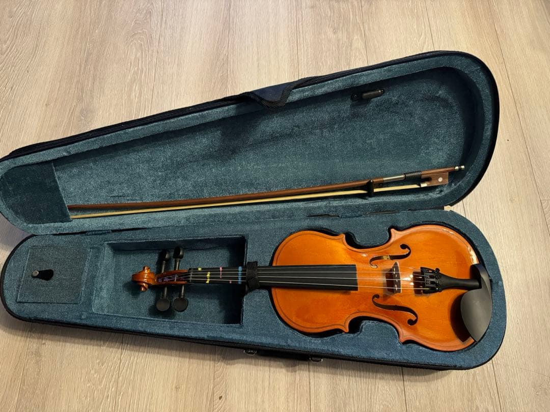 バイオリン本体と弓付きハードケース　肩当て付き　3/4サイズ