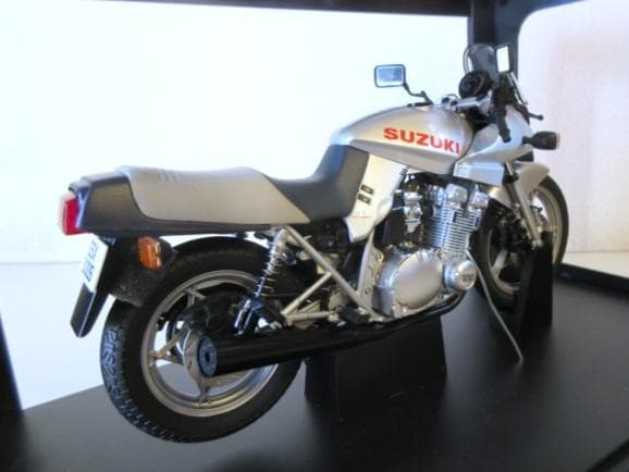 haruさん専用 AUTOart (1/12) スズキ GSX1100S 刀