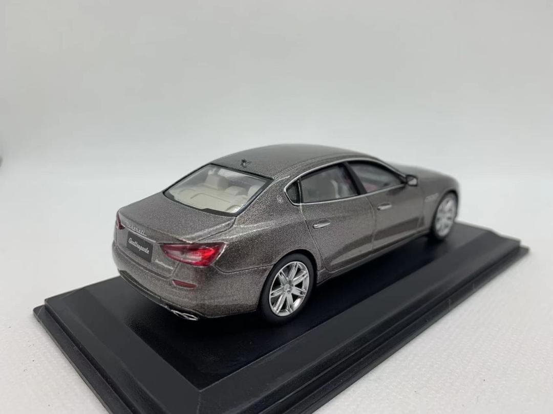 402-407 1/43 マセラティ Quattroporte GTS