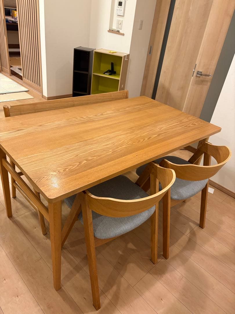 ak様値下げ　引取り可能な方。SIGNEダイニングテーブルチェア　４点セット