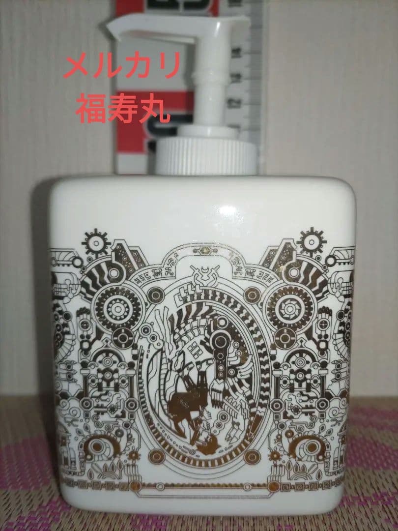 希少　テイルズ　オブ　ゼスティリア　ソープディスペンサー　缶バッジ付き　磁器