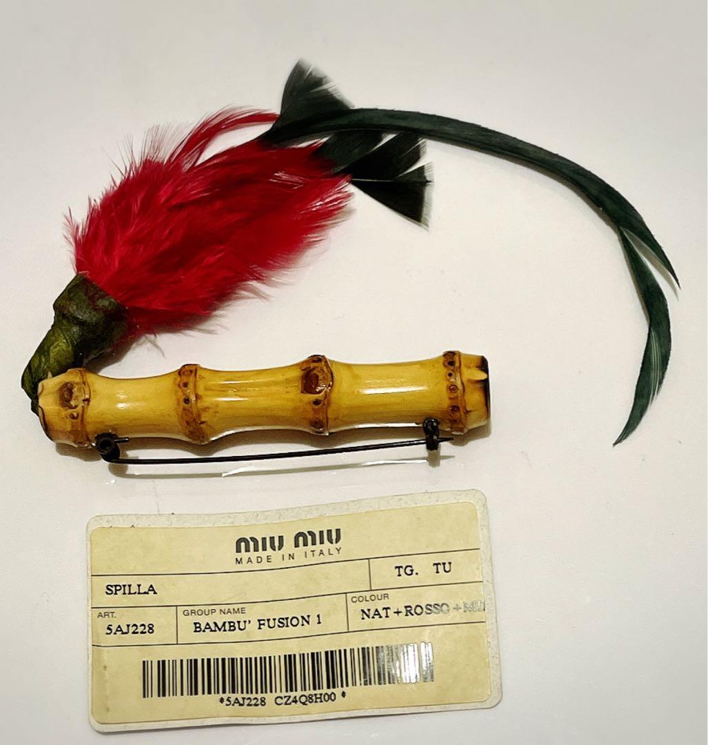 ミュウミュウ　ブローチ