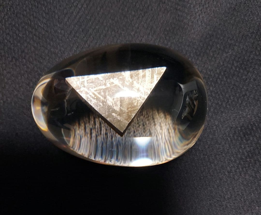 水晶のなかに謎のもの