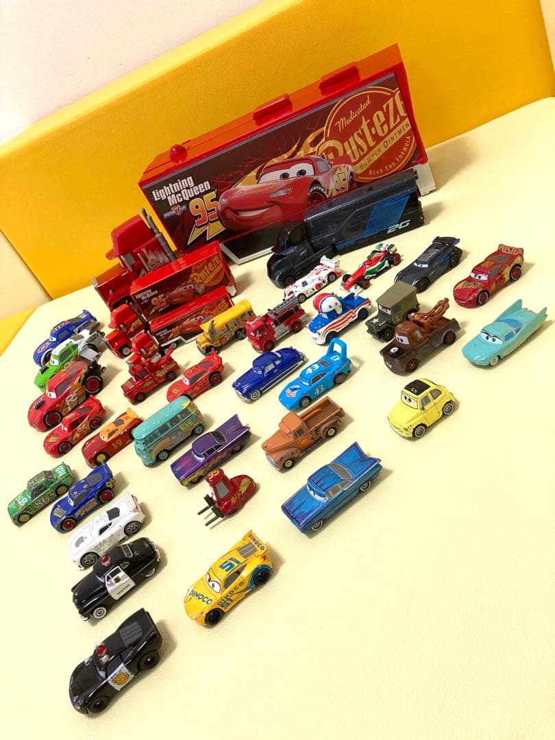 トミカ　カーズ ミニカーセット 35台
