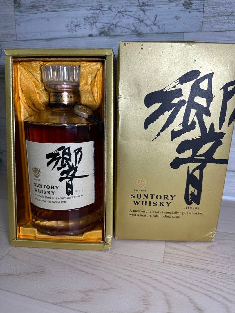 未開栓品　サントリー響（裏ゴールドラベル）ウイスキー