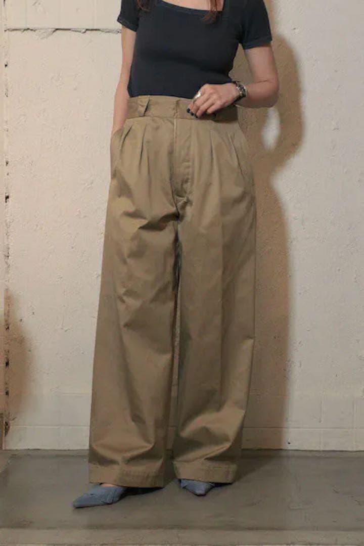 フミカウチダ UNIFORM WEAPON 2-TUCK PANTS