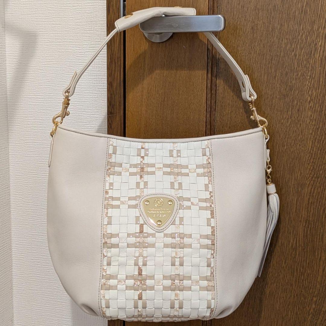 【未使用に近い(記載事項有)】ATAO　❤️キャンディ・ルーク❤️　アイボリー