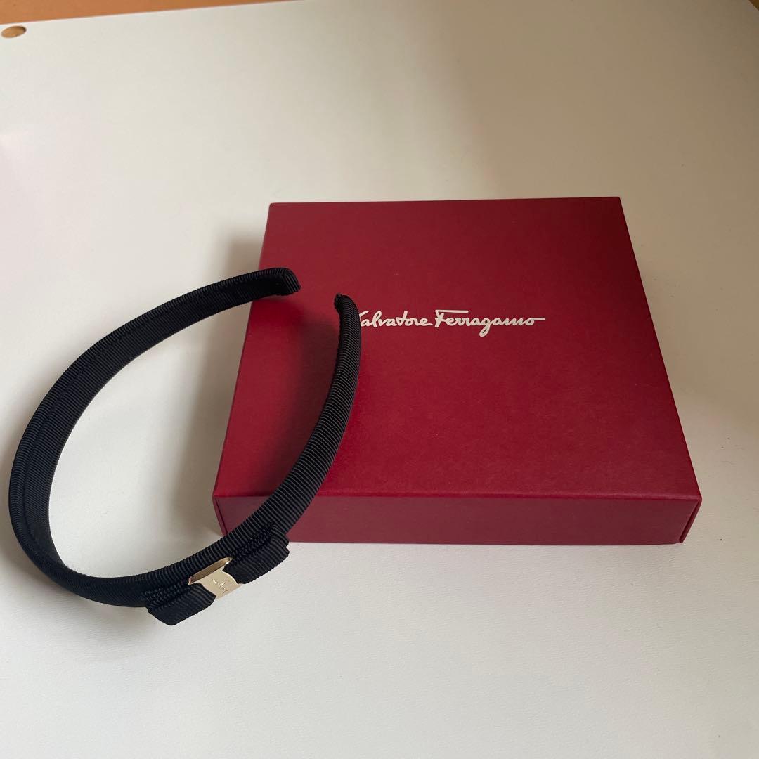 フェラガモ　カチューシャ　箱付き　美品　salvatore ferragamo