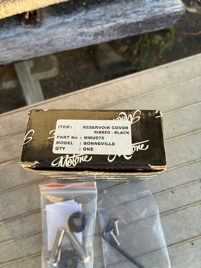 トライアンフボバー MOTONE CUSTOMS アンダーカーバー