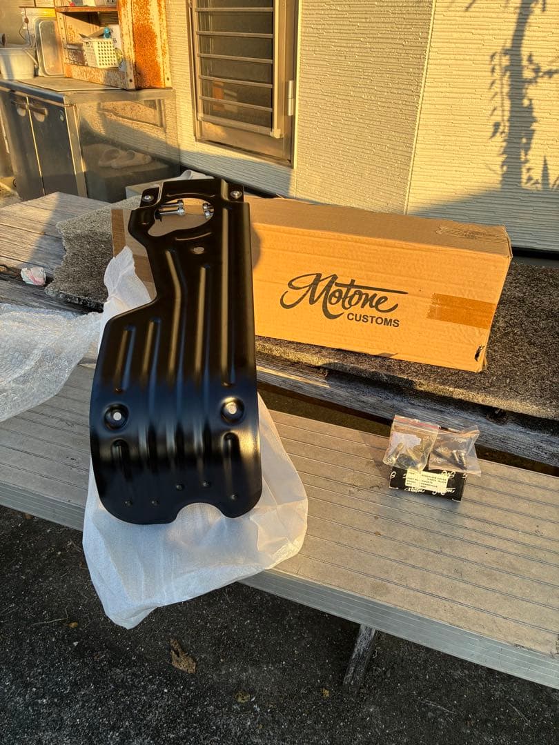 トライアンフボバー MOTONE CUSTOMS アンダーカーバー