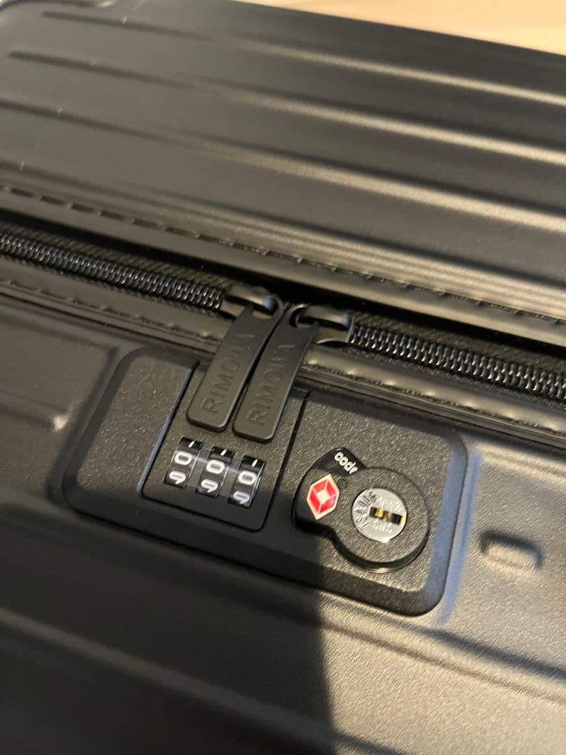 リモワ　キャリーケース　新品未使用　スーツケース