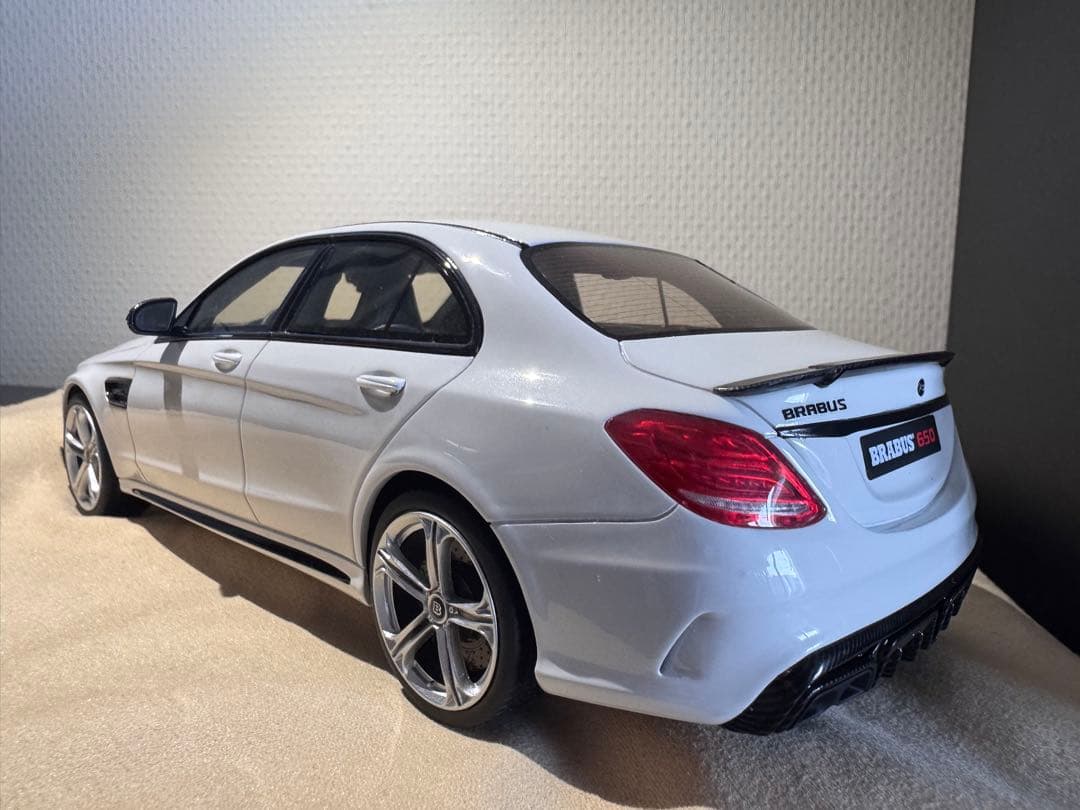 BRABUS 650 Cクラス ミニカー 1/18ホワイト