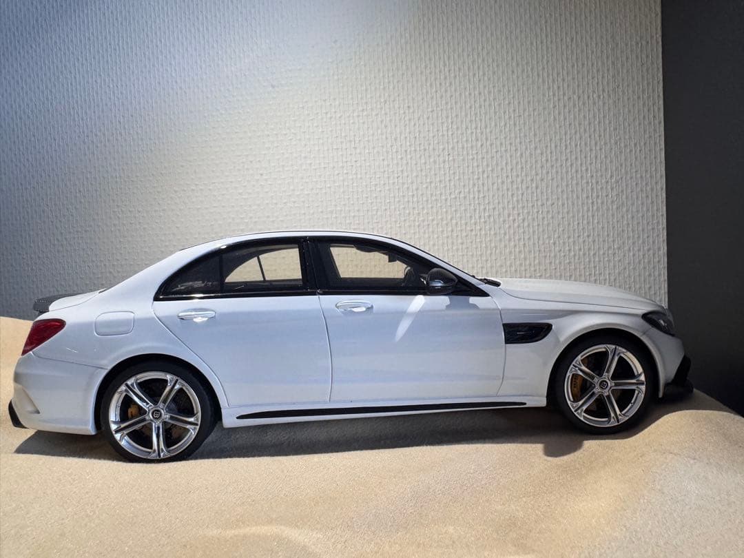 BRABUS 650 Cクラス ミニカー 1/18ホワイト