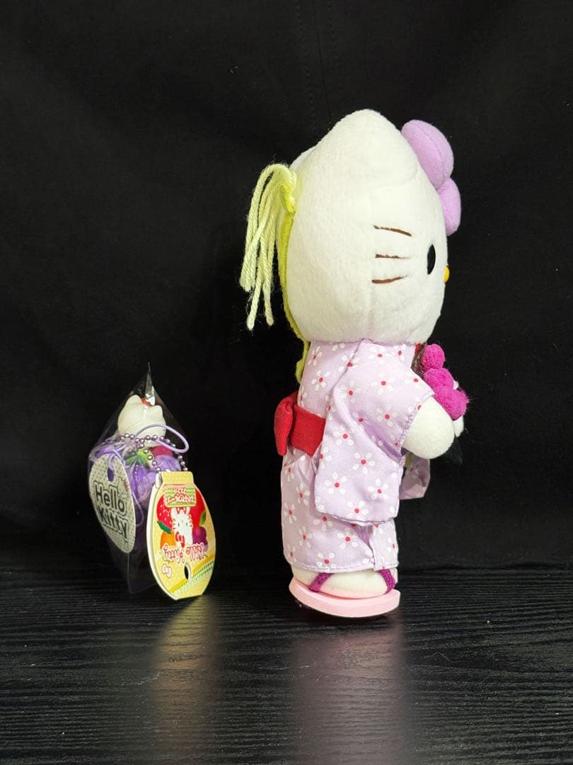 ご当地キティ　サンリオ　ハローキティ　着物ぬいぐるみ　ぶどう　月見　2点