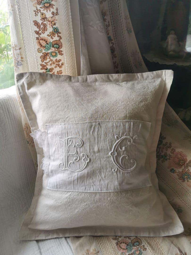 アンティークフランス 花文字モノグラムＥＣ手刺繍 リネンラージクッションカバー