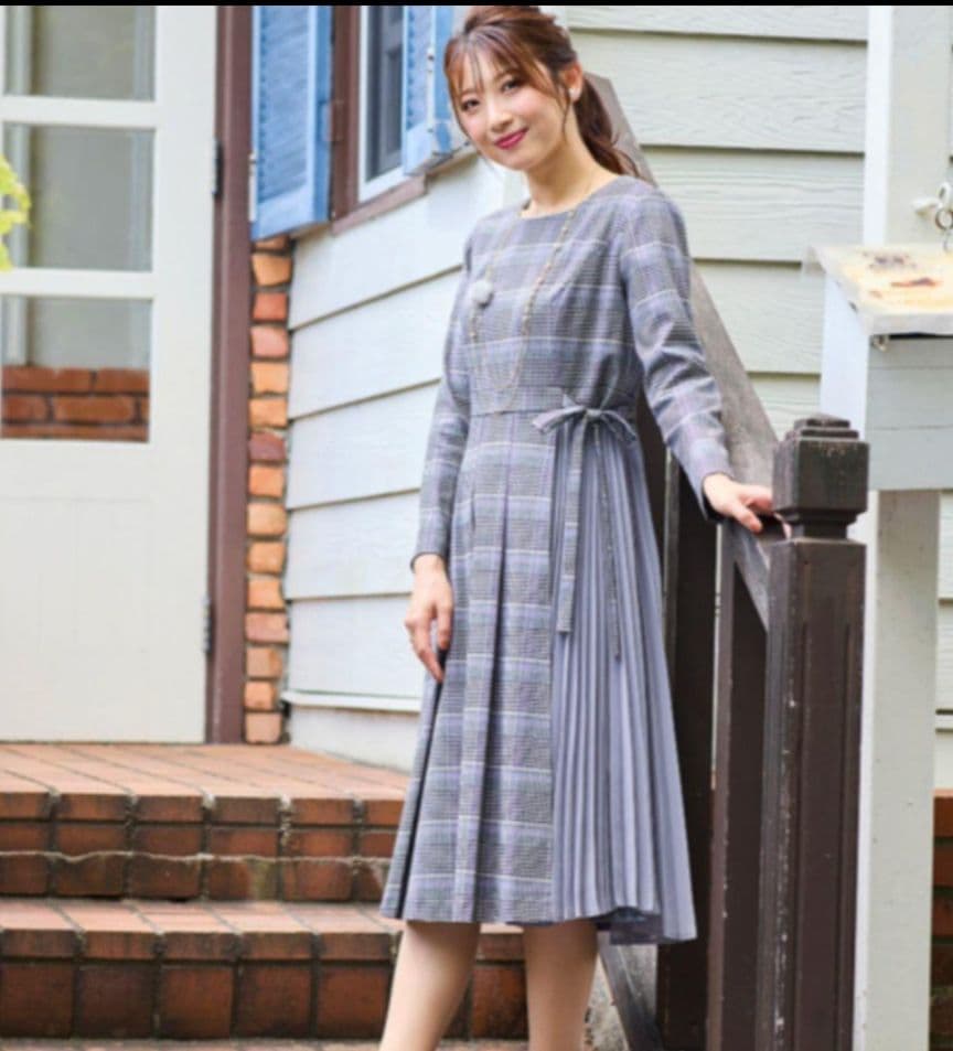 定価約３万円【42】ローズティアラ　RoseTiara　プリーツ切替フレアワンピ