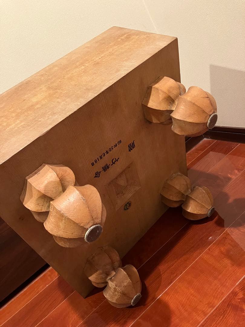 木製囲碁盤　ヘソあり　脚付き　松寿