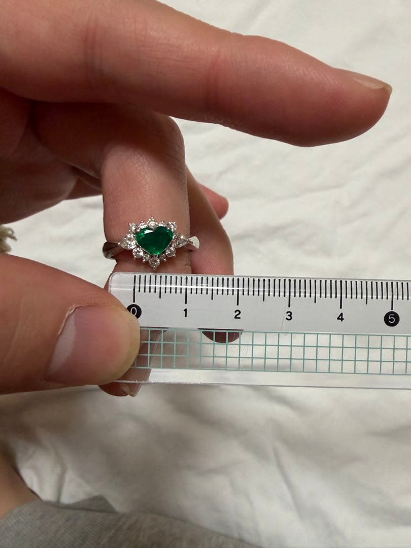 ハート型グリーンリング　pt900