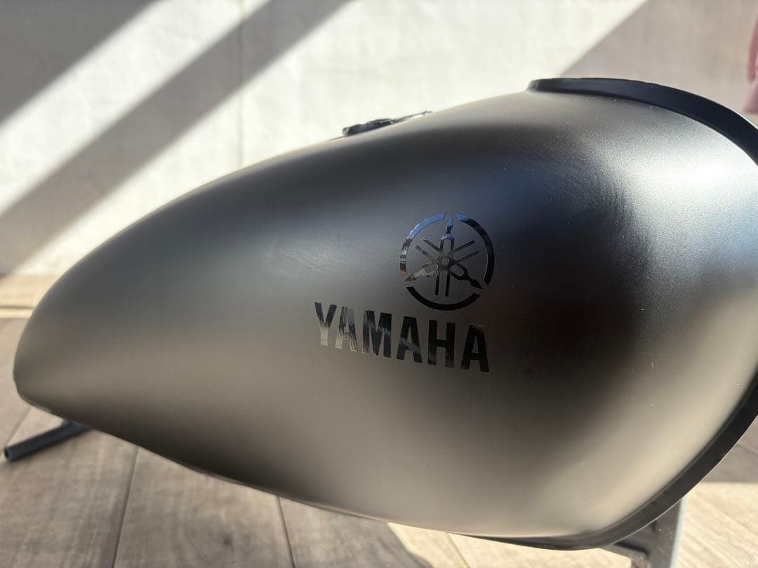 SR400 タンク 自家塗装（マットブラック&艶ありブラックステッカー）