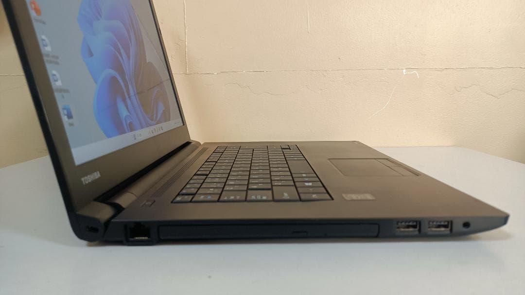 ノートパソコンTOSHIBA第五世代Core i5 SSD512G メモリ16G