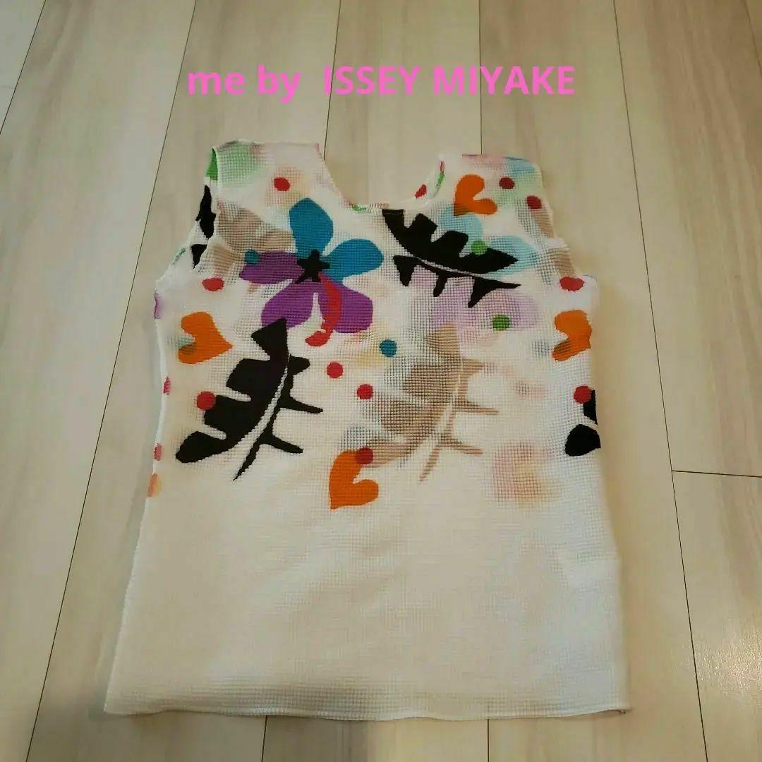お値下げ‼️イッセイミヤケ　me　花柄模様タンクトップ