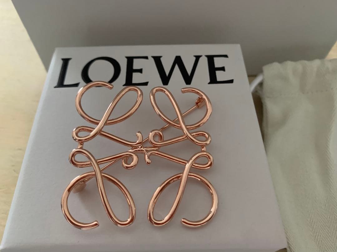 新品 LOEWE アナグラムローズゴールド ブローチ ピンクゴールド ロエベ