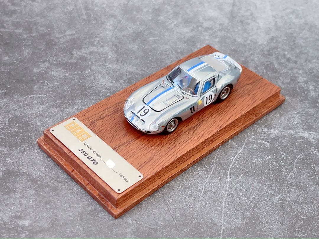絶版 PGM 1/64 フェラーリ　250 GTO #19