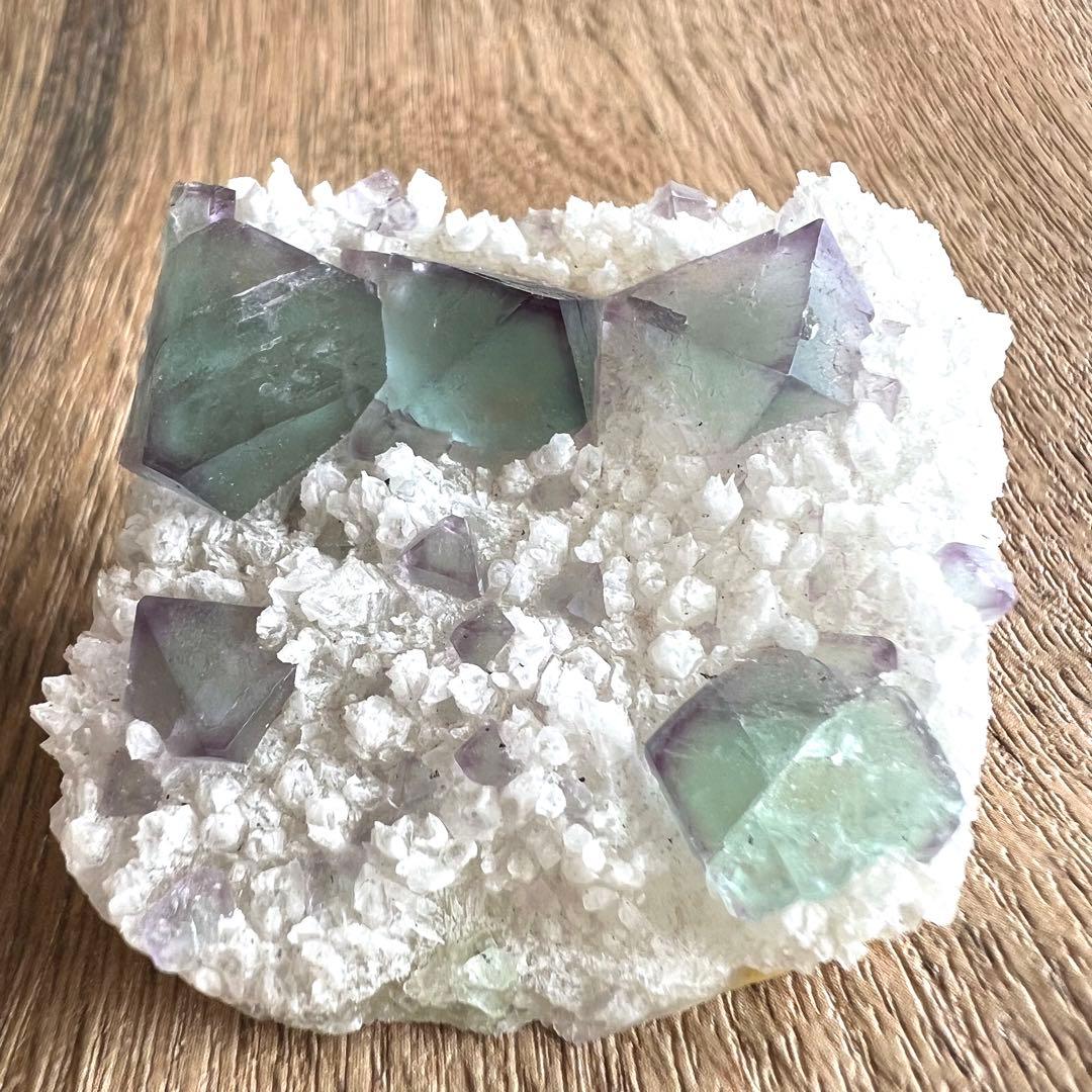 八面体 フローライト P20 水晶 共生 鉱物 標本 原石