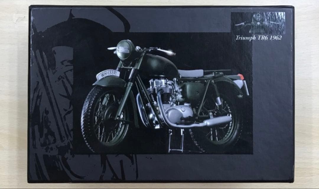 ミニチャンプス トライアンフ TR6 1/12スケール