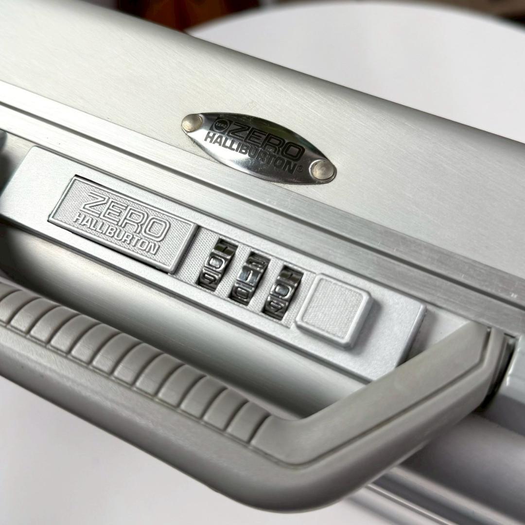 入手困難 ZERO HALLI BURTON アタッシュケース 内部超美品