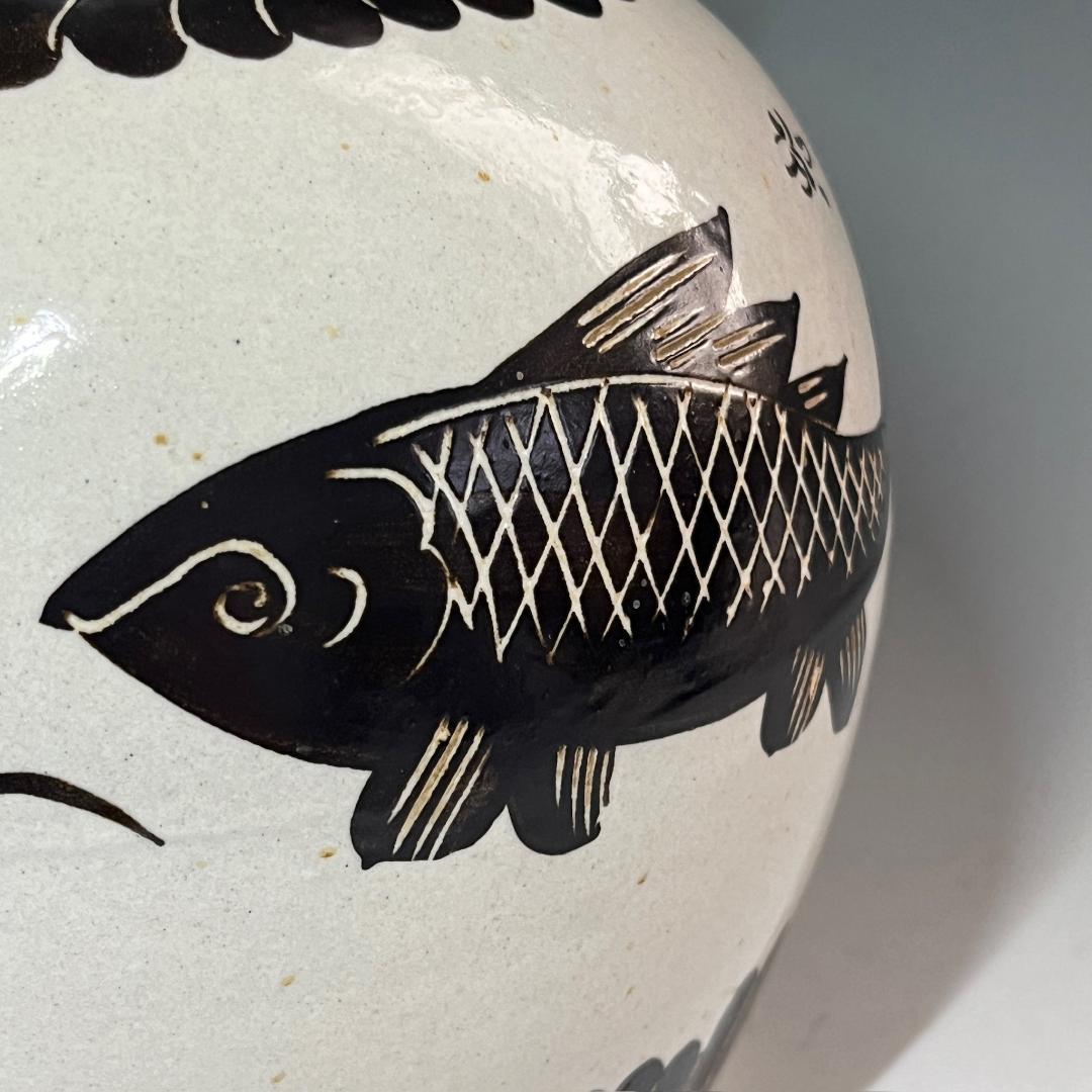 唐物 磁州窯 白地陰刻文魚紋瓶 白化粧無地陶 灰褐色 刻線文 SN83