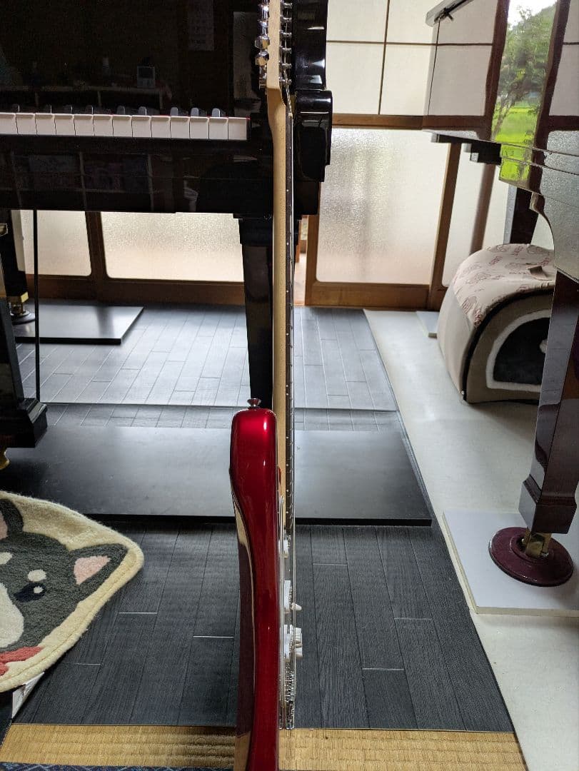 Legend エレキギター レッド　ちいかわピック