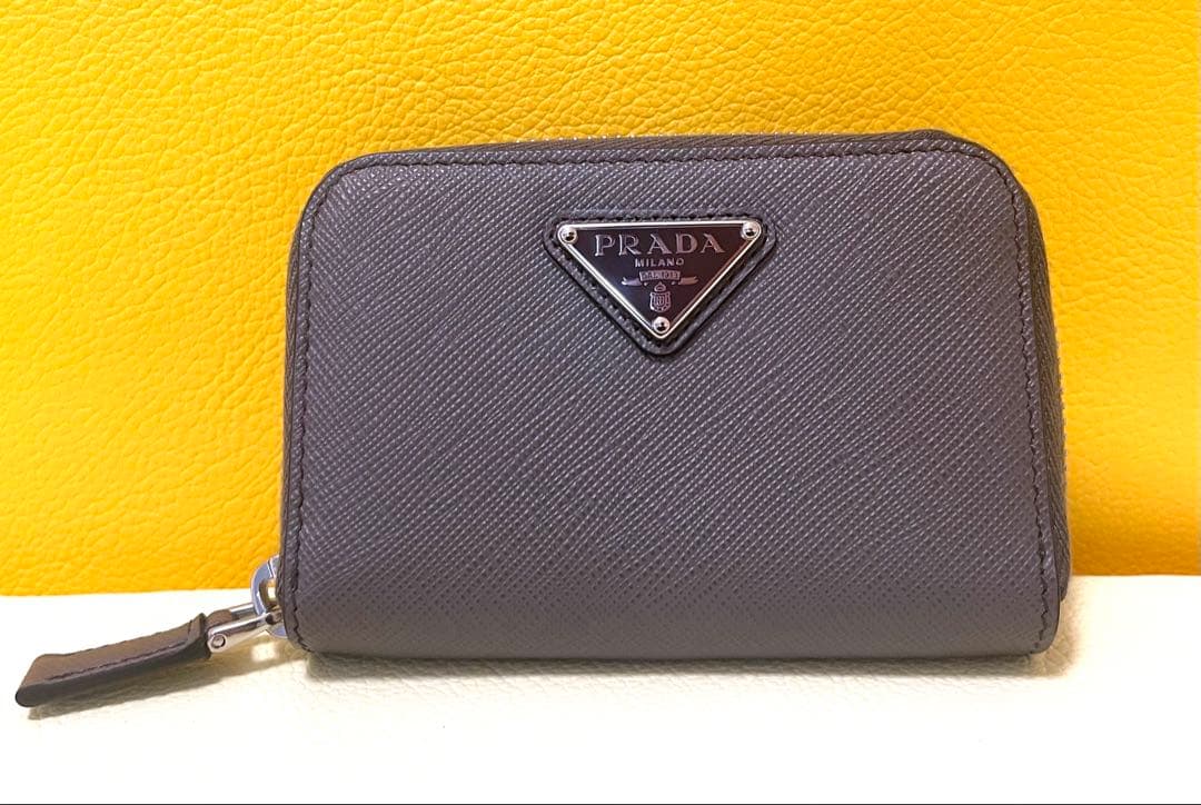 【美品】PRADA レザーケース 2MM003(定価96800円)