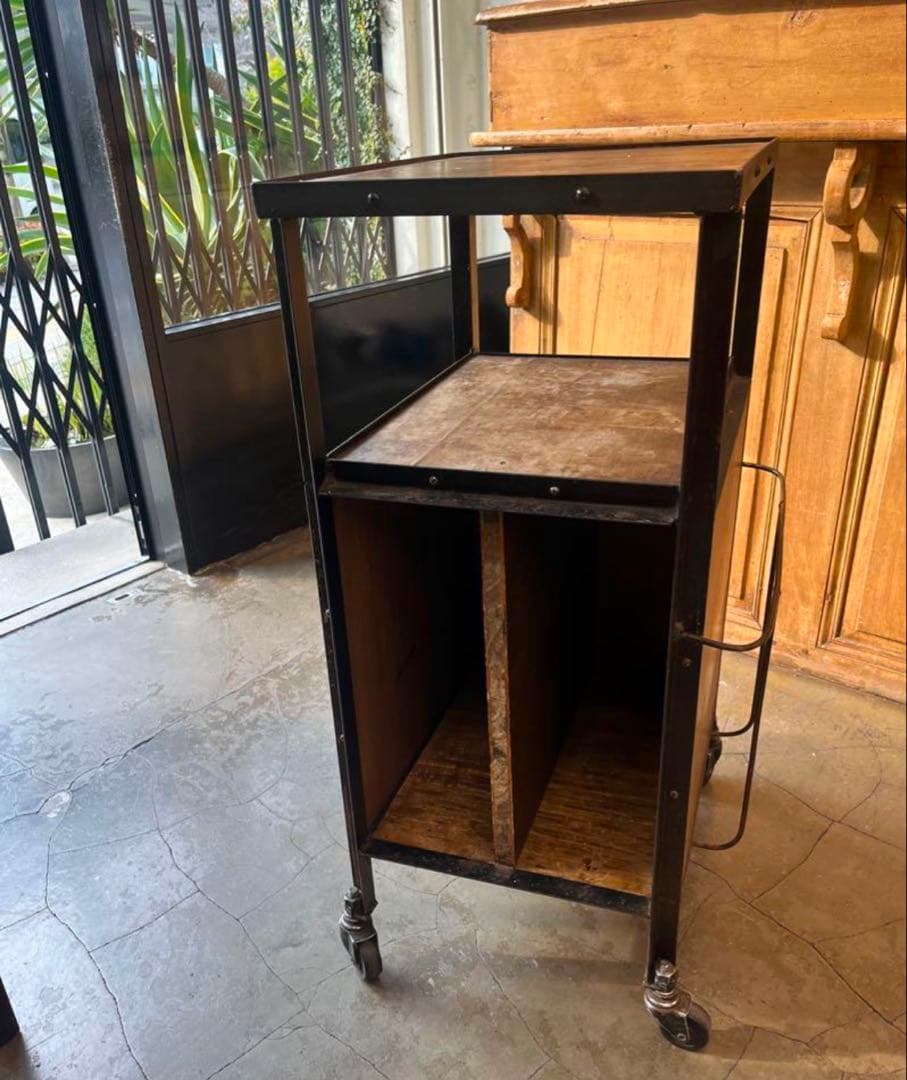 アンティークワゴン