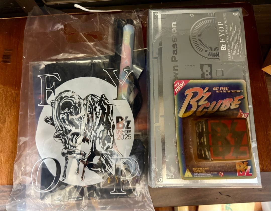 B'z FYOP プレミアム席限定グッズ&初スマホスピーカー付きCD