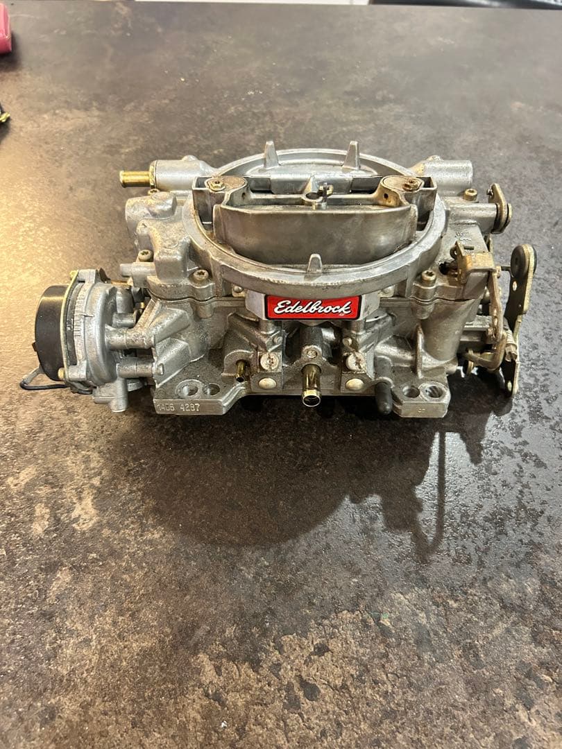 Edelbrock キャブレター シボレー　インパラ