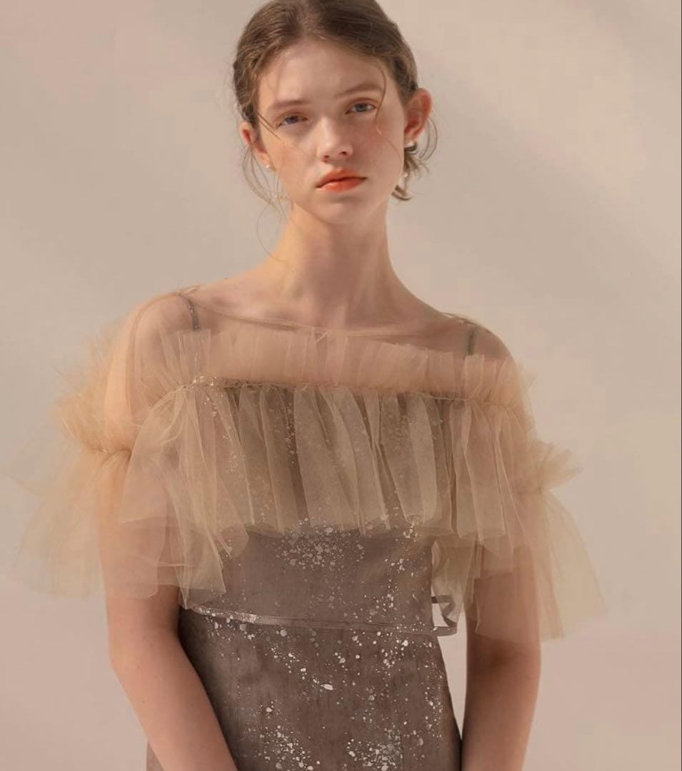 チュールフリル付きグレーパーティードレス
