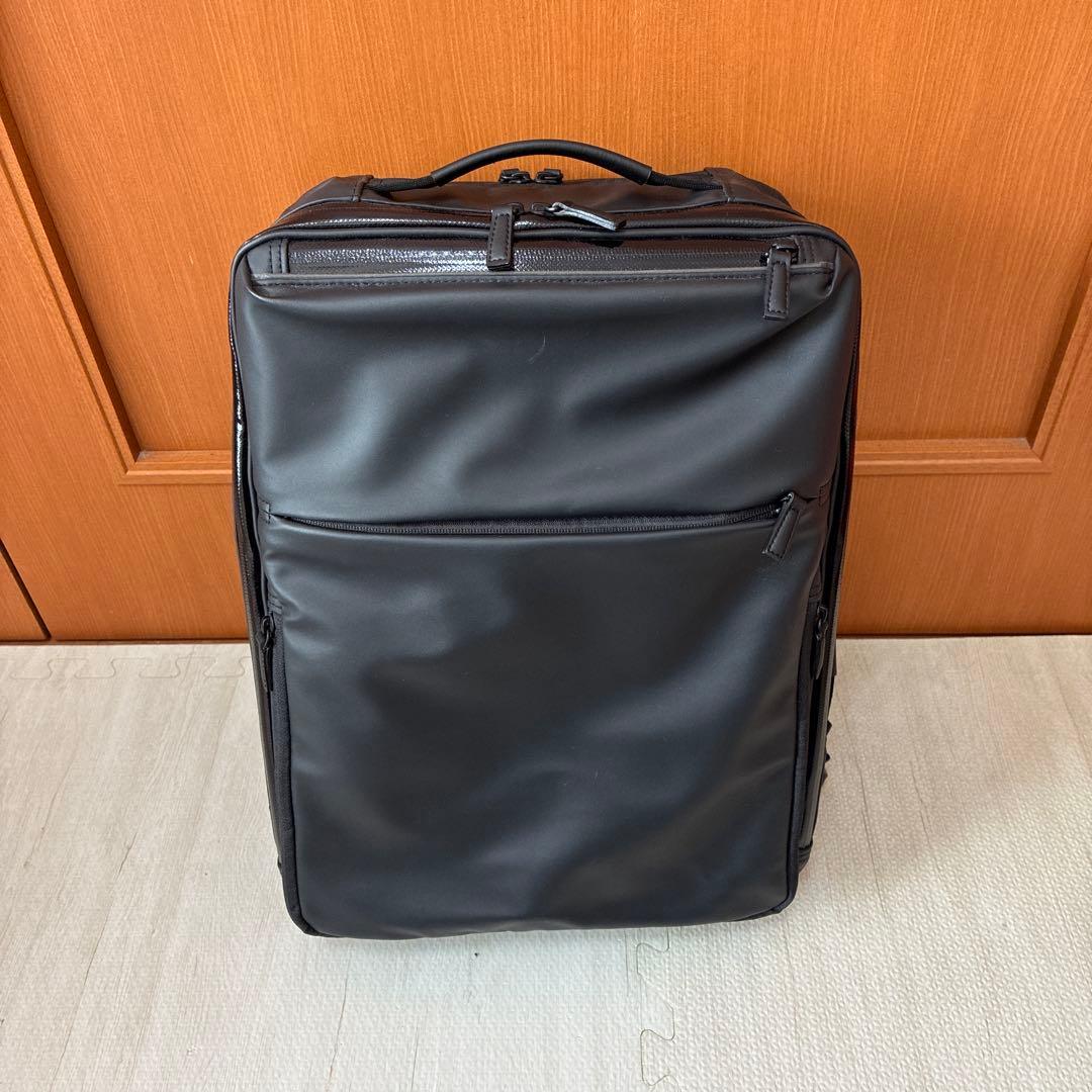 黒のビジネスバッグ 中型