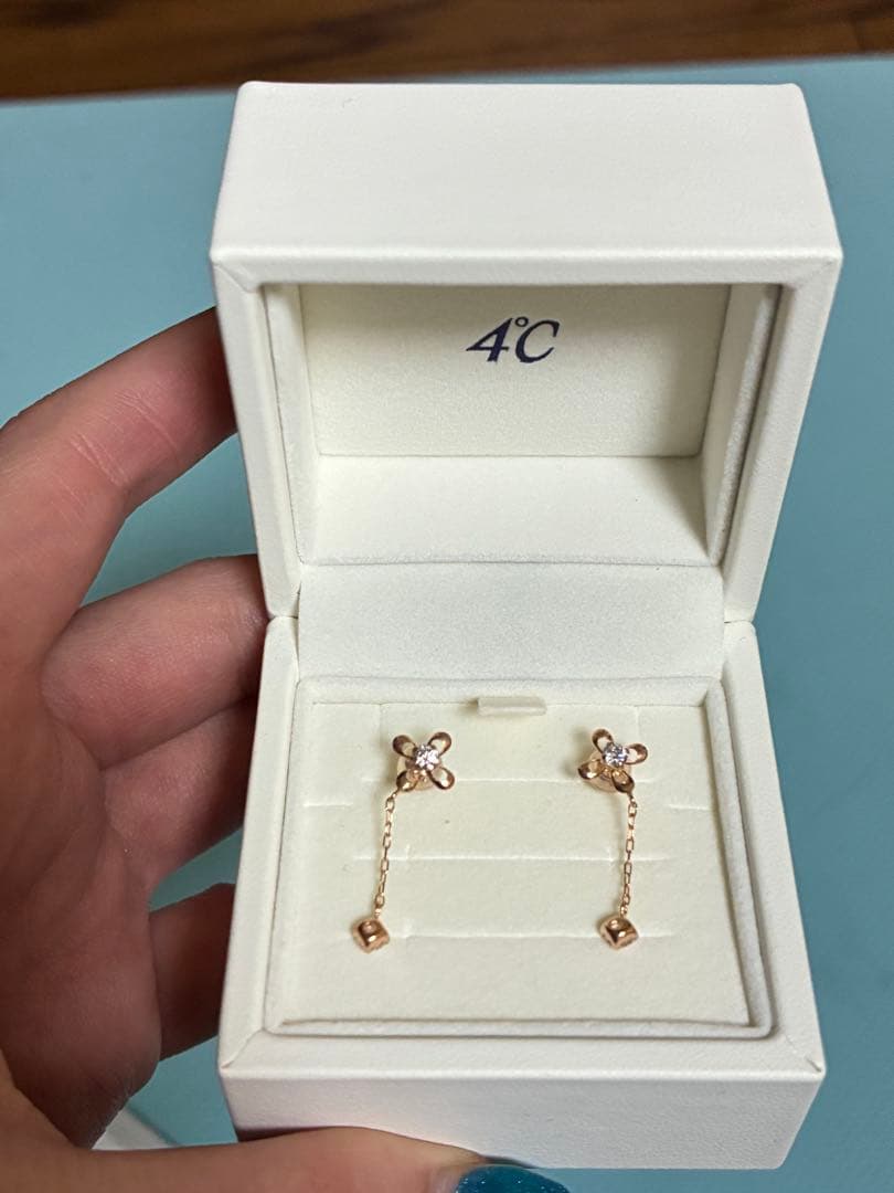 4℃ フラワーモチーフ ピアス(両耳用)